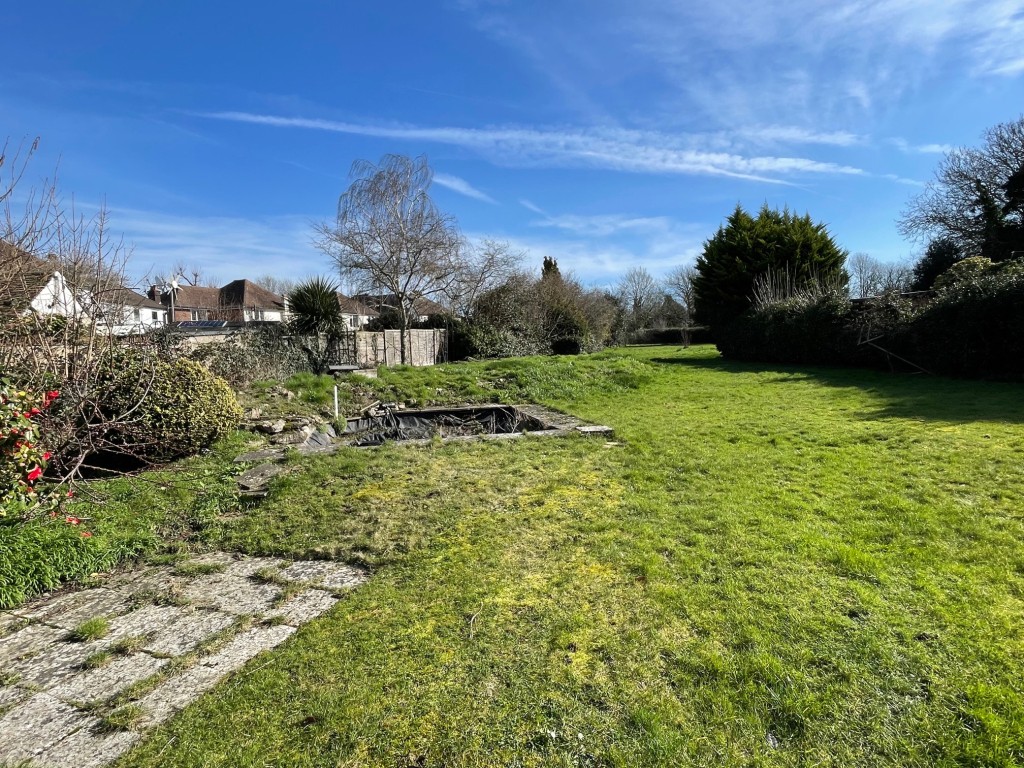Lot: 89 - DEVELOPMENT OPPORTUNITY - PERMISSION FOR TWO DETACHED CHALET BUNGALOWS AND EXTENSION OF EXISTING DWELLING INTO CHALET BUNGALOW - 